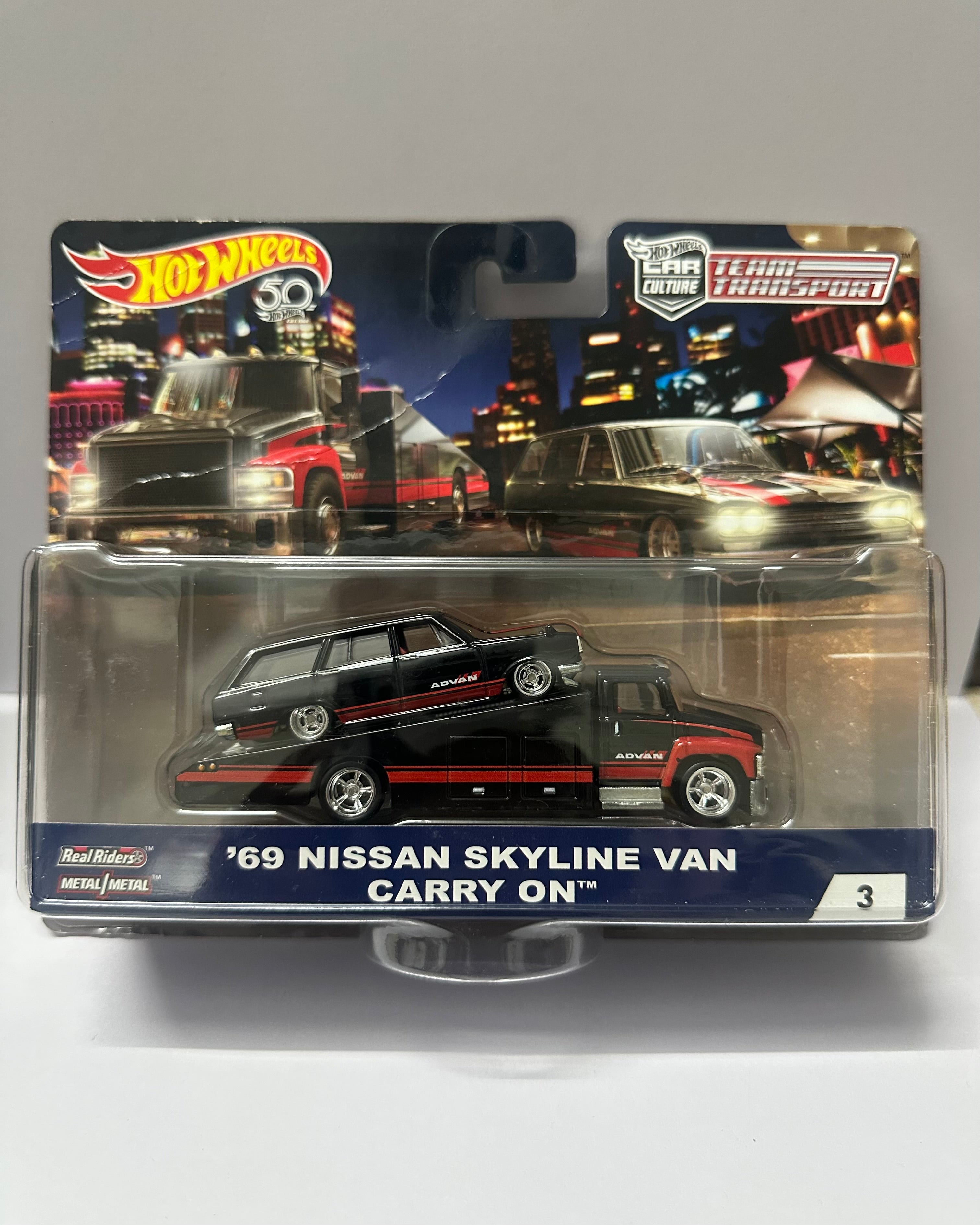 HOT WHEELS PREMIUM CAR CULTURE TEAM TRANSPORT - ‘69 NISSAN SKYLINE VAN CARRY ON