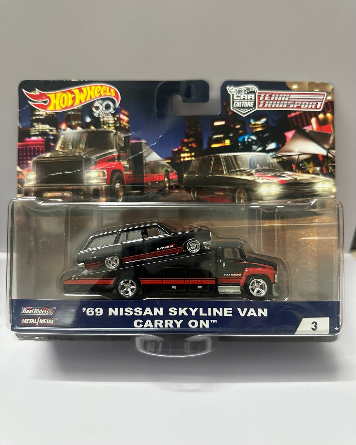 HOT WHEELS PREMIUM CAR CULTURE TEAM TRANSPORT - ‘69 NISSAN SKYLINE VAN CARRY ON