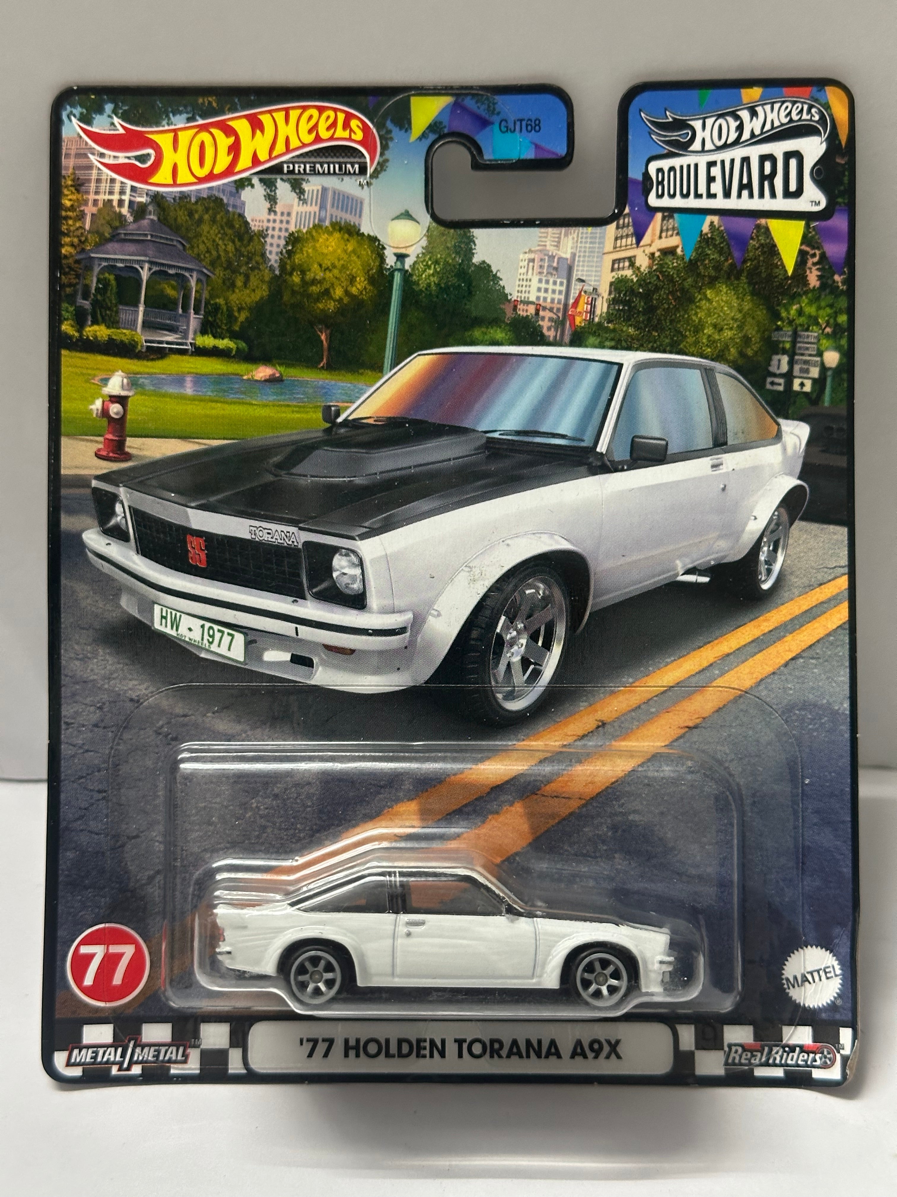 HOT WHEELS PREMIUM BOULEVARD '77 HOLDEN TORANA A9X