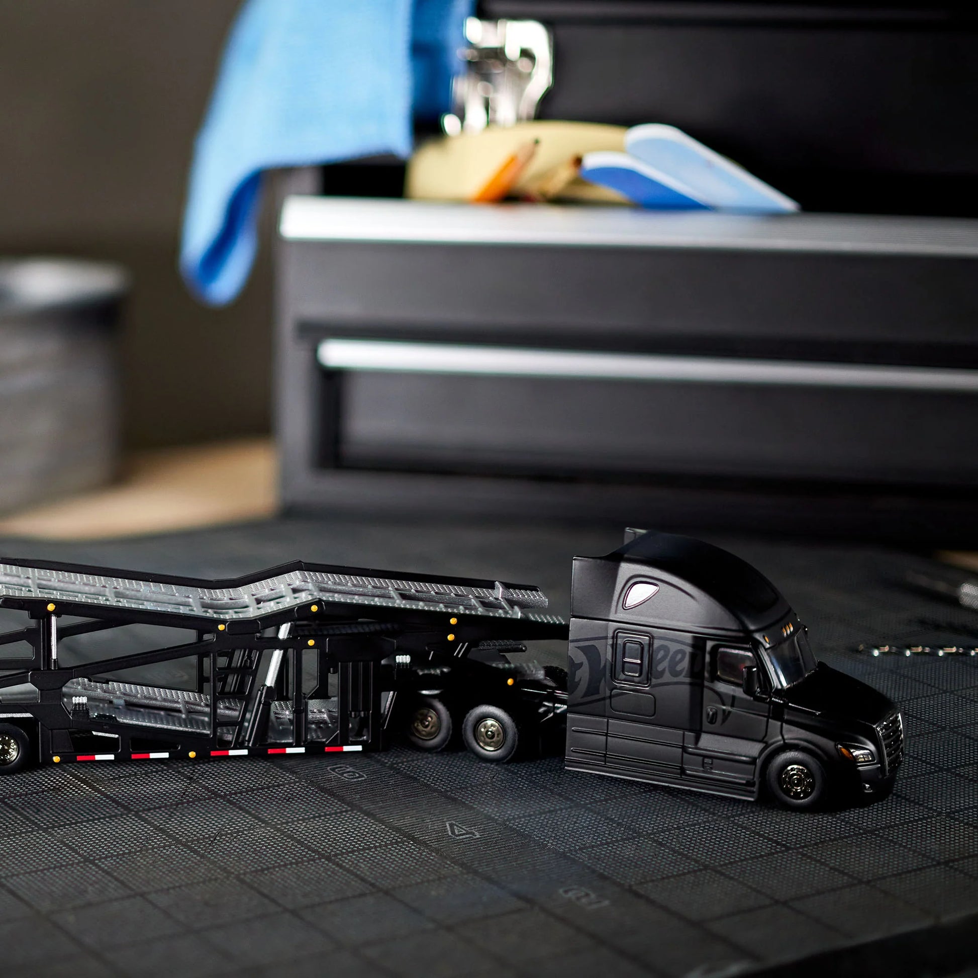 Hot Wheels Elite 64 Freightliner Cascadia – Indian Diecast Hub