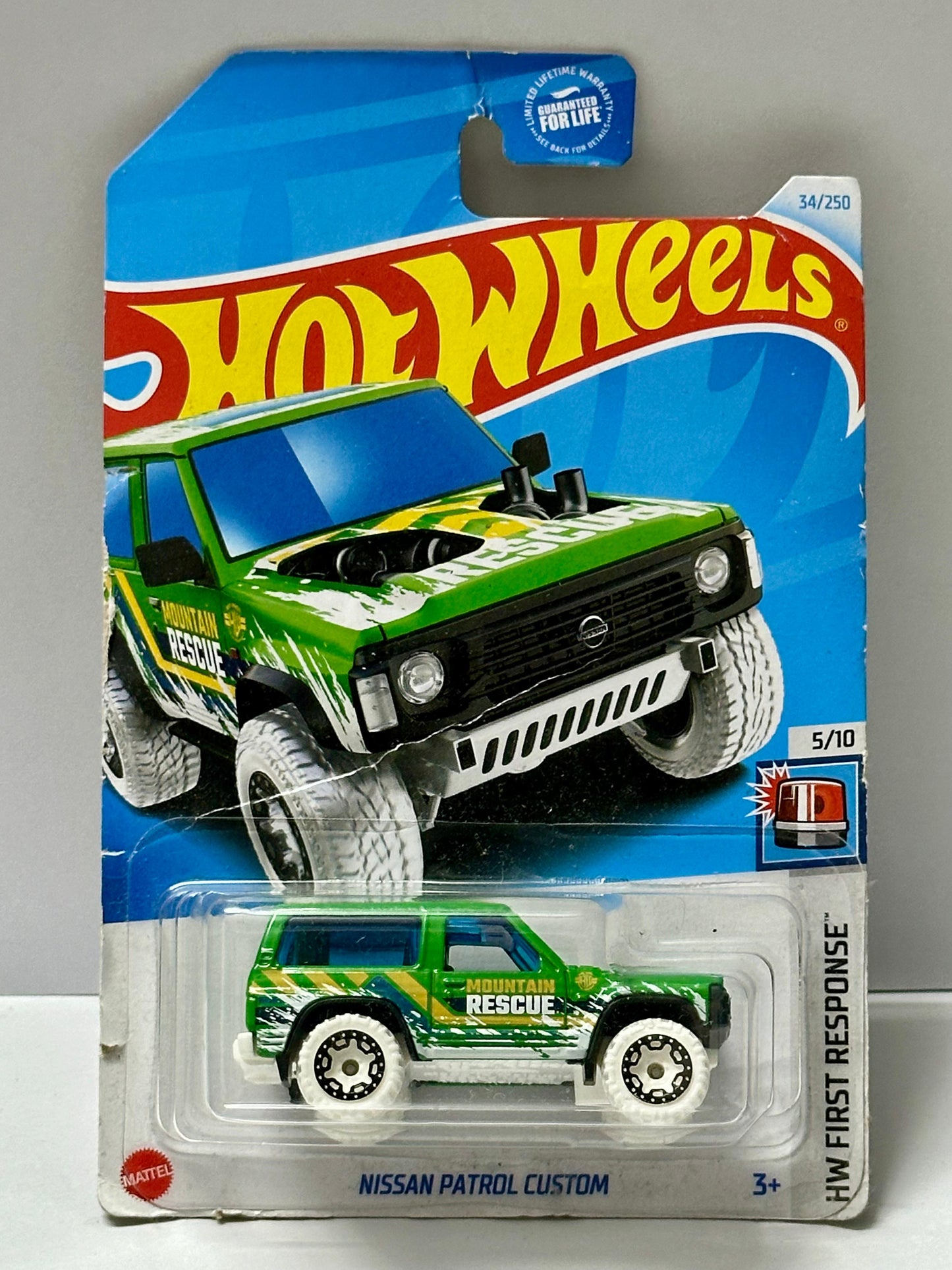 HOT WHEELS NISSAN PATROL CUSTOM (CREASED)