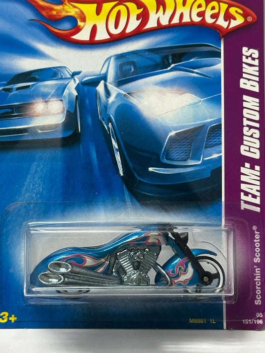Hot Wheels Scorchin' Scooter (Blue/Silver) - Team: Custom Bikes (2007)
