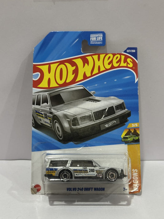 Hot Wheels Volvo 240 Drift Wagon - Wagons 227/250