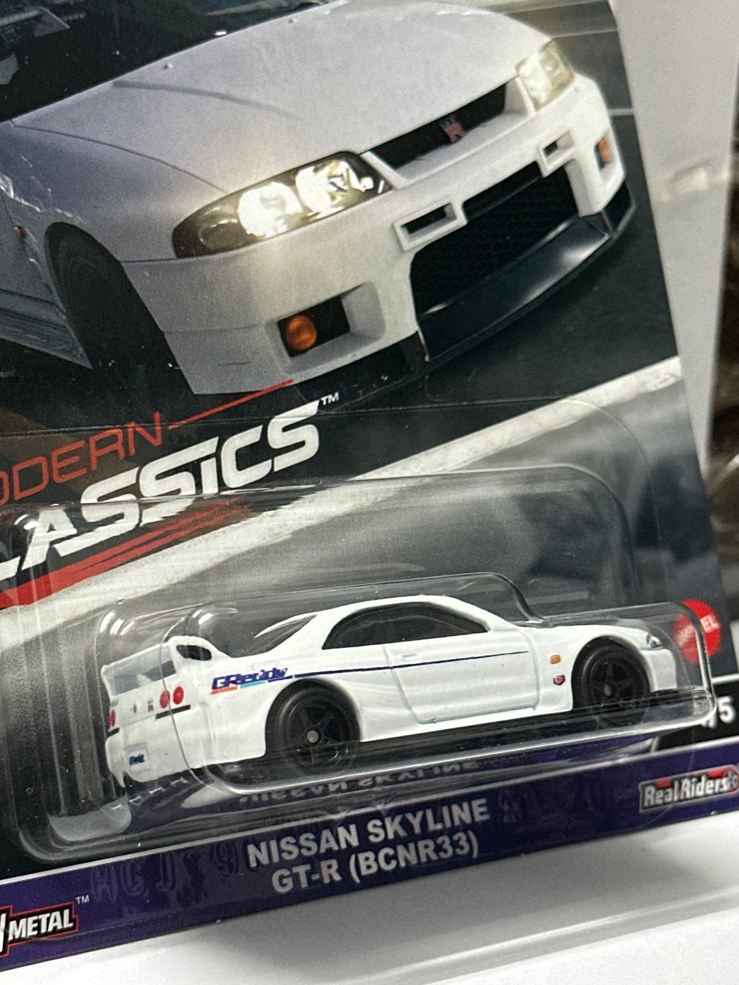 HOT WHEELS PREMIUM MORDERN CLASSICS NISSAN SKYLINE GT-R (BCNR33) (WITH PROTECTOR)