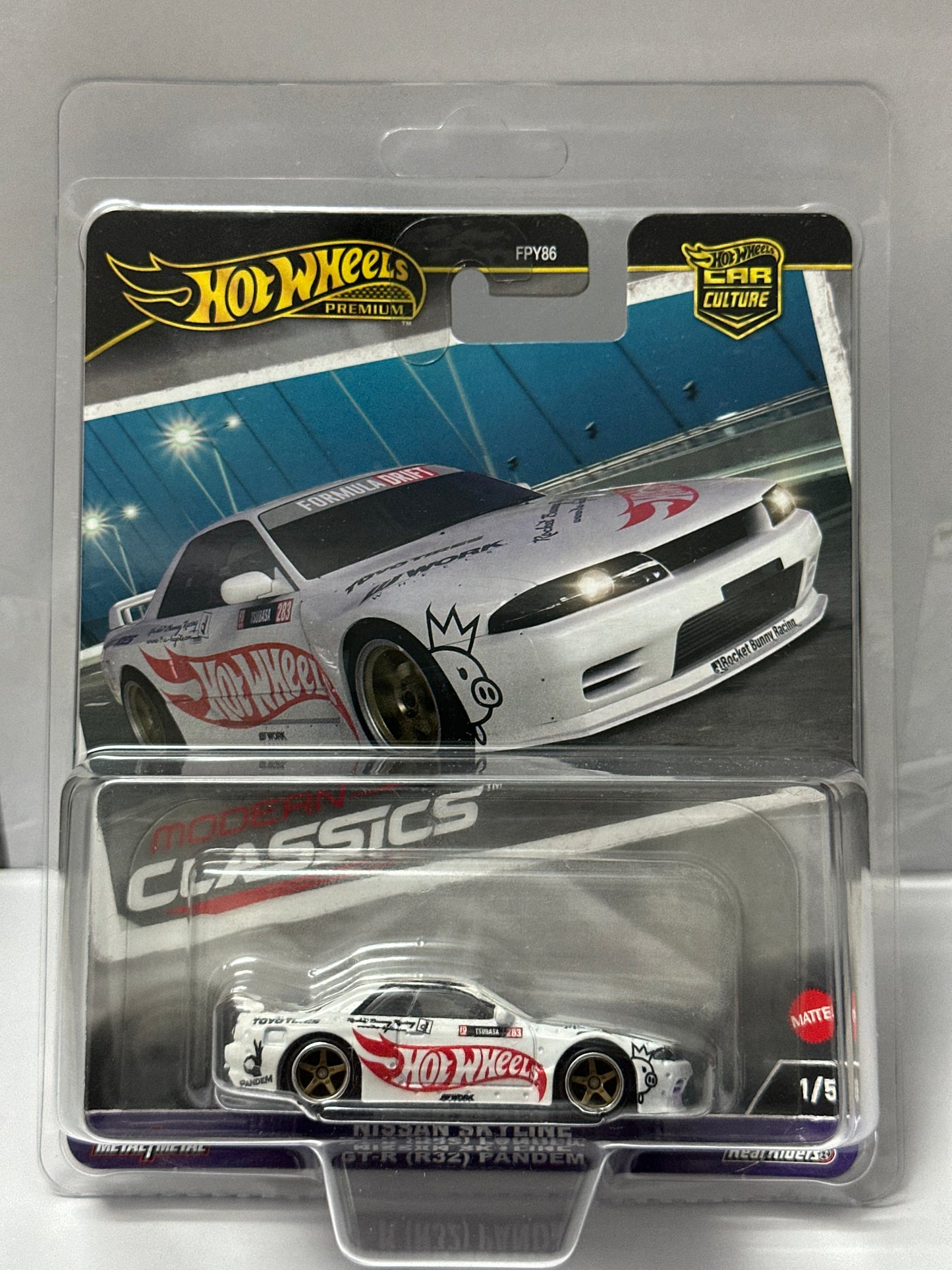 HOT WHEELS PREMIUM MORDERN CLASSICS NISSAN SKYLINE GT-R (R32) PANDEM (WITH PROTECTOR)