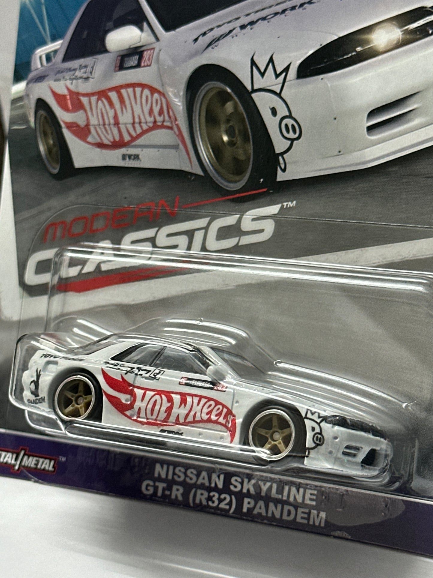 HOT WHEELS PREMIUM MORDERN CLASSICS NISSAN SKYLINE GT-R (R32) PANDEM (WITH PROTECTOR)