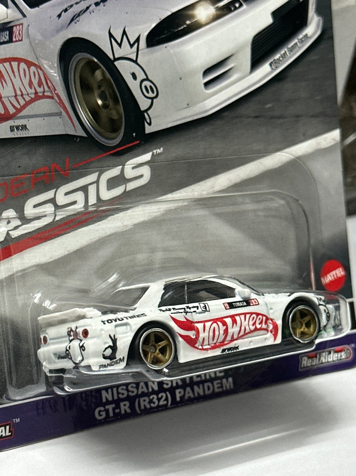 HOT WHEELS PREMIUM MORDERN CLASSICS NISSAN SKYLINE GT-R (R32) PANDEM (WITH PROTECTOR)