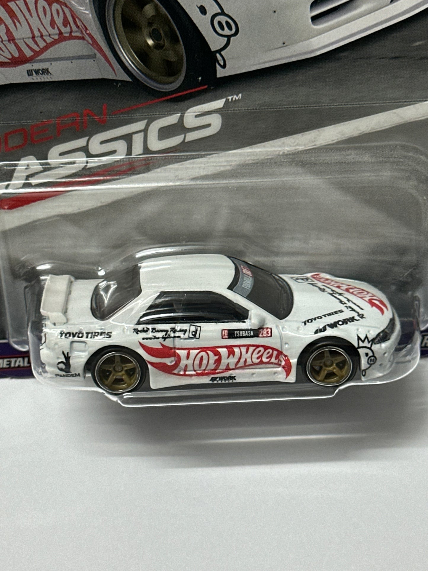 HOT WHEELS PREMIUM MORDERN CLASSICS NISSAN SKYLINE GT-R (R32) PANDEM (WITH PROTECTOR)